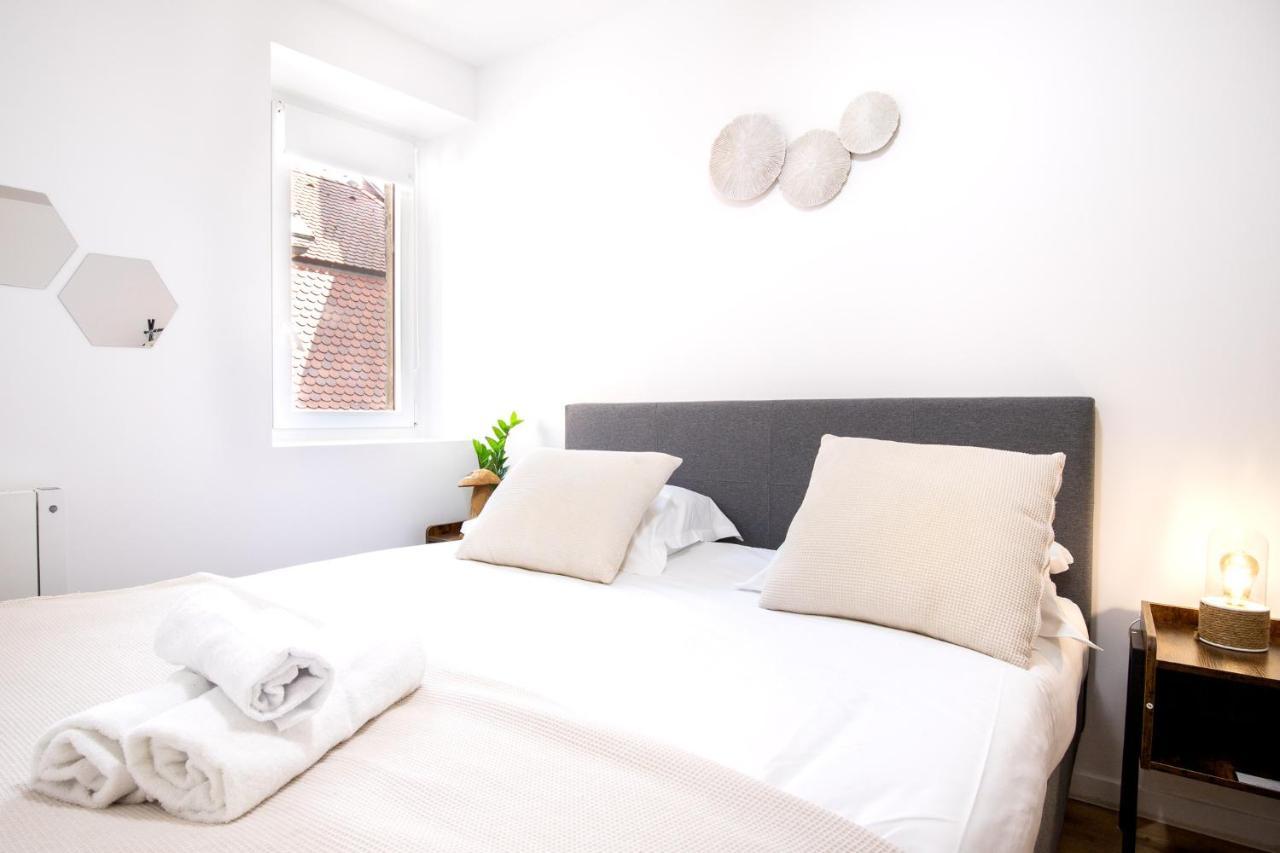 Cosmo Ideal Famille Rue Carnot Annecy Exterior photo